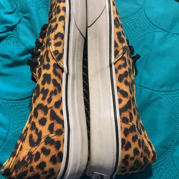 Vans - Picture 7 of 9